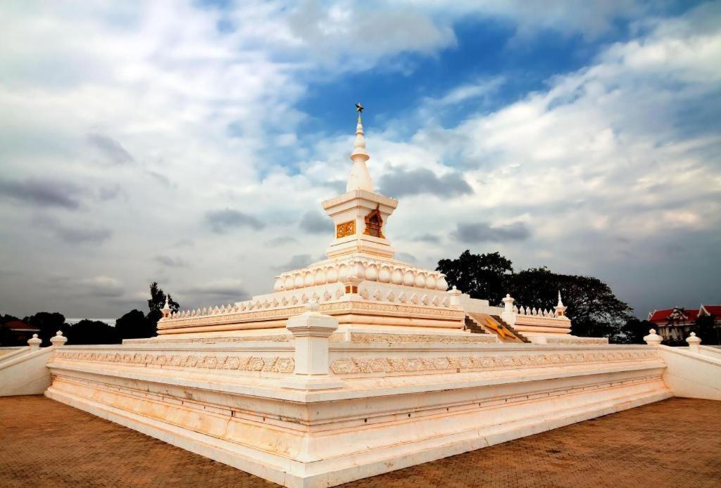 โรงแรมทิระ เวียงจันทน์ ภายนอก รูปภาพ