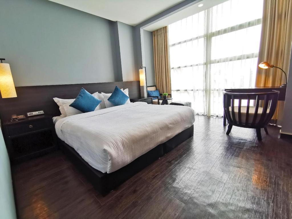 โรงแรมทิระ เวียงจันทน์ ภายนอก รูปภาพ