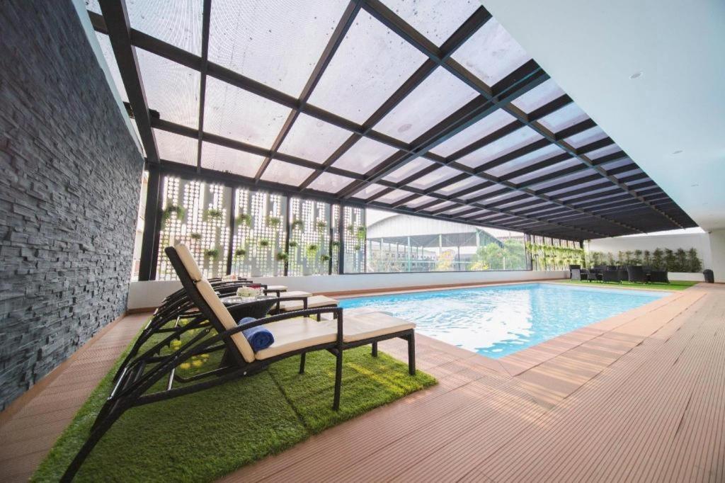 โรงแรมทิระ เวียงจันทน์ ภายนอก รูปภาพ